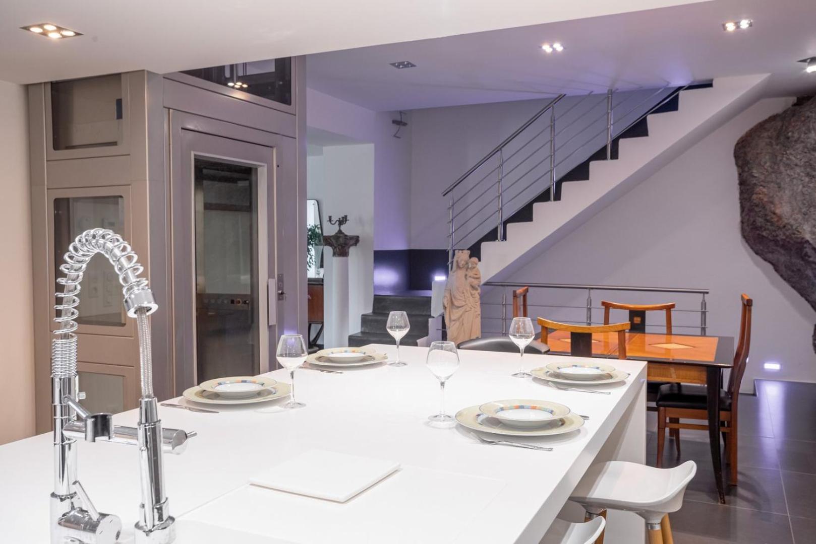 L'empereur Somptueux Duplex Au Style Raffine, Petit Juas, Proche Du Centre *